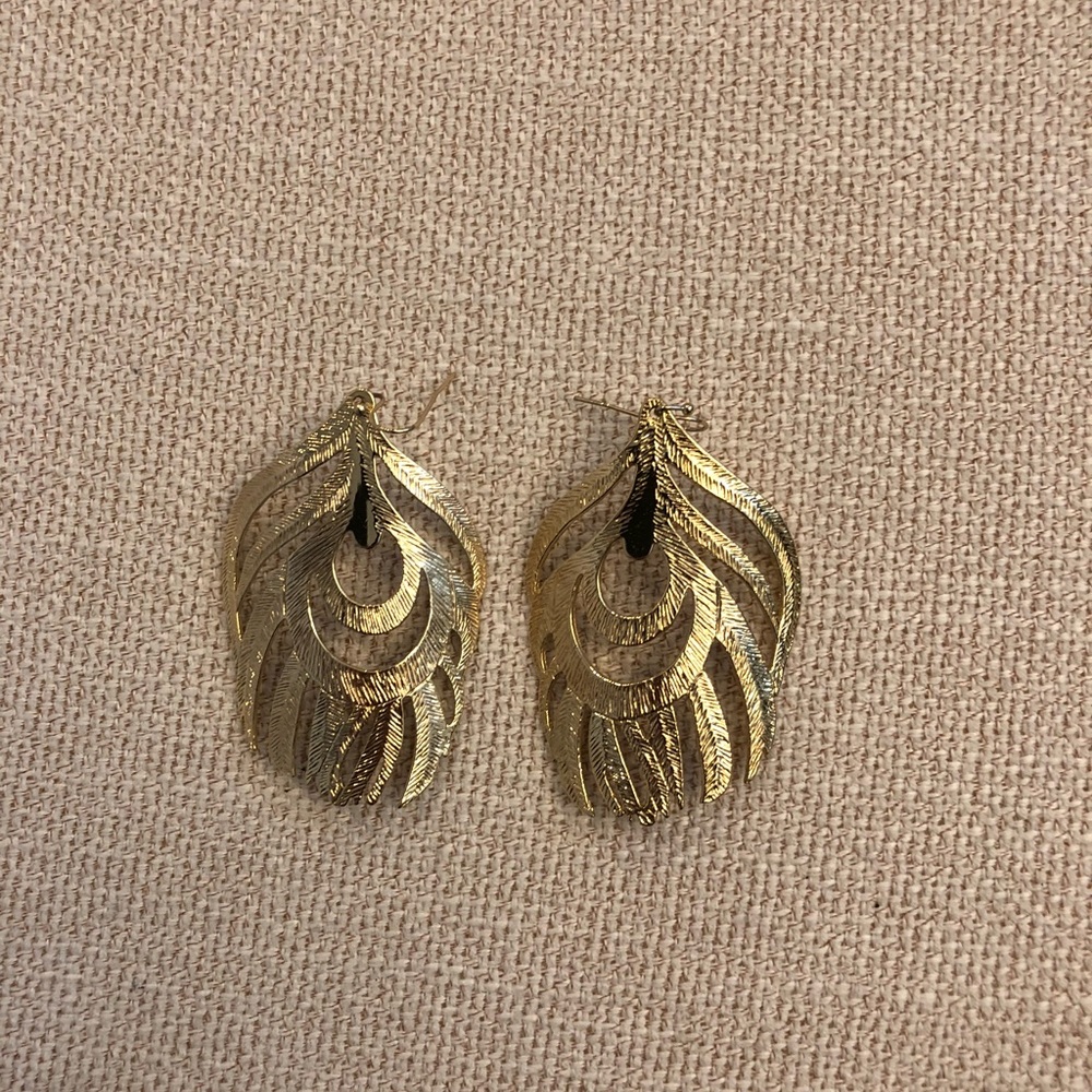 Kendra Scott earrings